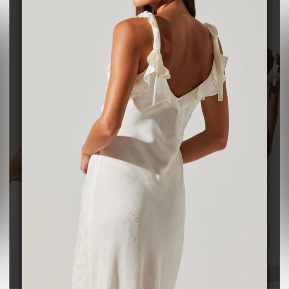 ASTR The Label Sorbae Ruffle Maxi - Picture 4 of 10